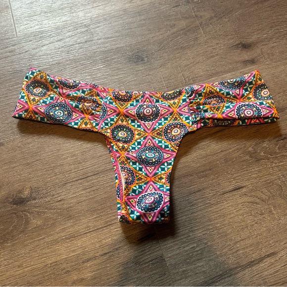 Volcom Colorful Geometric Bikini Bottom S EUC - Picture 1 of 5